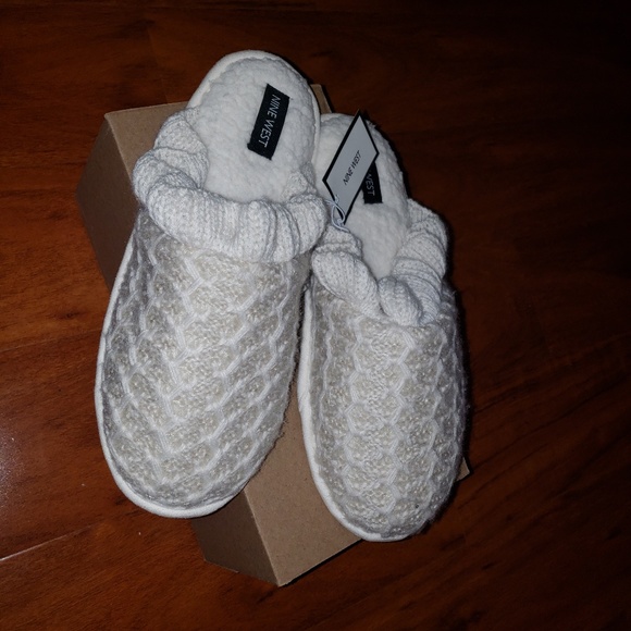 New Cozy Nine West Womens Woven Slippers - Picture 2 of 8
